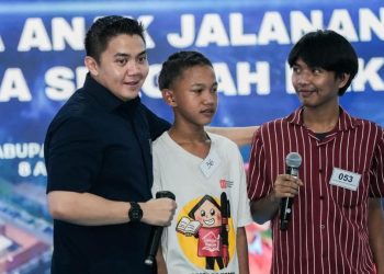 Seskab Teddy Disambut Puisi Siswa Sekolah ‘Dari Jalanan Menuju Harapan’