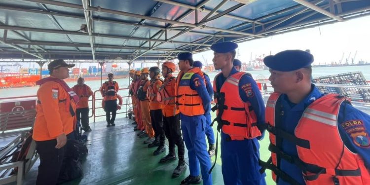 Update Terbaru Operasi Penyelamatan KMP Mutiara Sentosa yang Terbakar di Laut