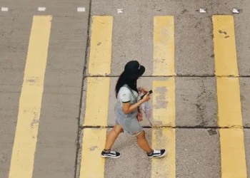 Kecanduan Ponsel Dapat Mengancam Nyawa dan Waktu, Ini Faktanya