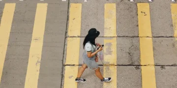 Kecanduan Ponsel Dapat Mengancam Nyawa dan Waktu, Ini Faktanya