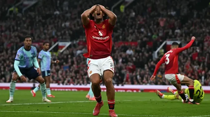 Joshua Zirkzee Akan Tetap Bermain untuk Manchester United pada Musim 2026/2027