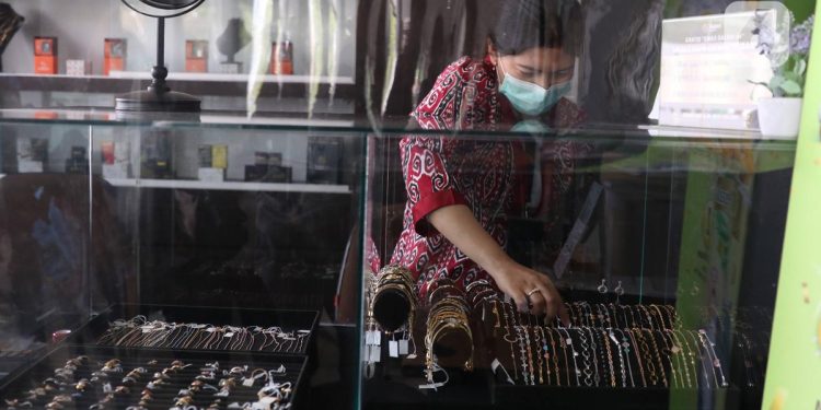 Harga Emas Antam Minggu Ini Lesu Lalu Menguat Kembali