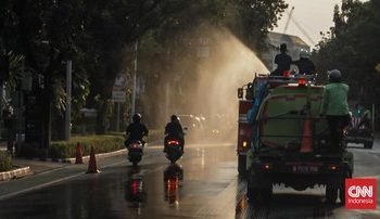 Jakarta Semprot Jalan Mitigasi Abu Vulkanik di Anak Krakatau