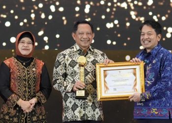 Kemendagri Dapatkan Penghargaan BPS karena Optimalisasi Data Statistik