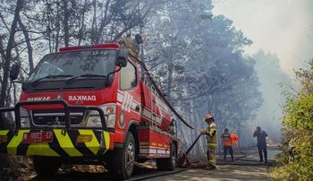 Mobil Pemadam Kebakaran Terbalik di Pangkep Sulsel Mengakibatkan 2 Tewas