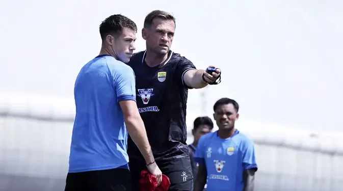 Persib Bandung Tetap Tenang Menanggapi Klaim Pelatih Cong-Viettel