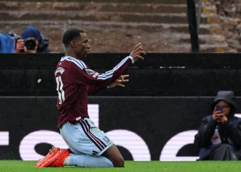 Brace Nicolas Jackson Bawa Aston Villa Menang Atas Manchester City 2-1
