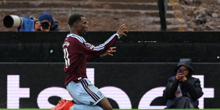 Brace Nicolas Jackson Bawa Aston Villa Menang Atas Manchester City 2-1
