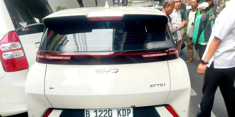 Kronologi Tabrak Beruntun 4 Mobil dan Lindas Ojol di Jaksel