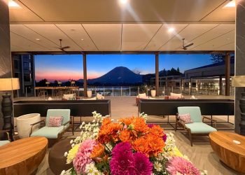 Panggung Jazz Pertama di Kaki Gunung Lokon oleh Metland Marron Hotel