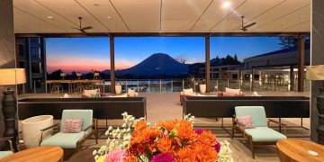 Panggung Jazz Pertama di Kaki Gunung Lokon oleh Metland Marron Hotel
