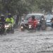 Jalan Mayor Oking Cibinong Mirip Sungai Saat Banjir Banyak Motor Terjebak