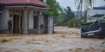 Hujan Deras Mengguyur, Padang Terendam Banjir Bandang