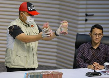 Geledah Dua Kantor Dinas KPK Usut Kasus Gratifikasi dan TPPU di Madiun