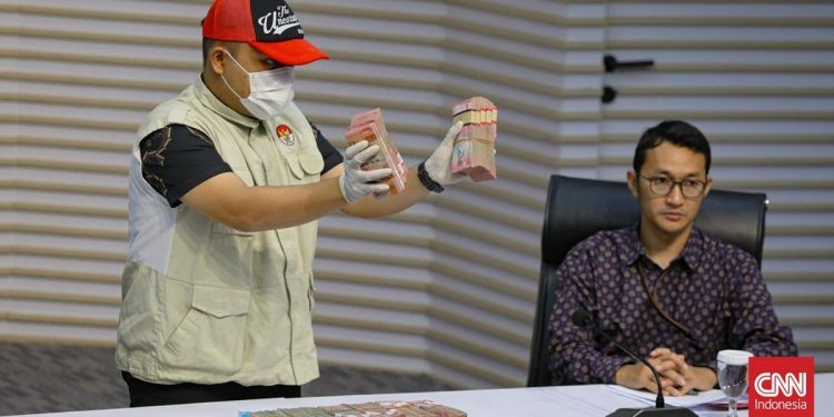 Geledah Dua Kantor Dinas KPK Usut Kasus Gratifikasi dan TPPU di Madiun
