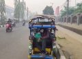 Asap Karhutla Menyelimuti Jembatan Ampera dan Penarik Becak yang Merana