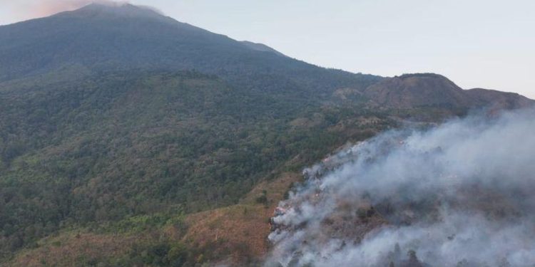 Karhutla Gunung Ciremai, Pemkab Berkoordinasi dengan Pemprov untuk Water Bombing
