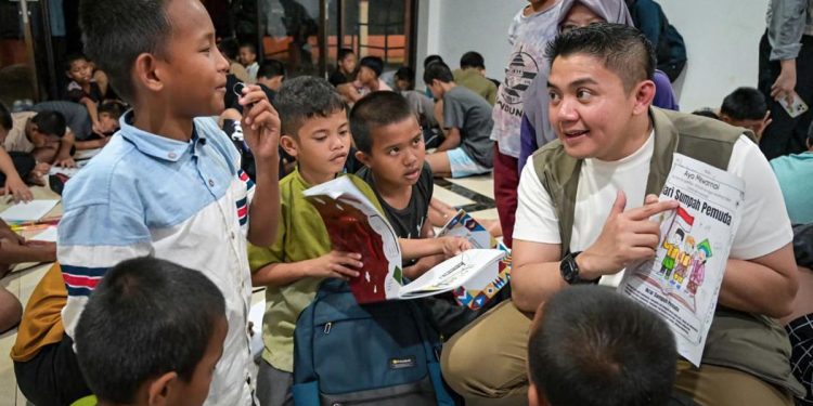 Seskab Teddy Kunjungi Sekolah Rakyat di Cikarang