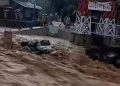 Derasnya Banjir Bandang di Padang Terjadi di Rumah Warga